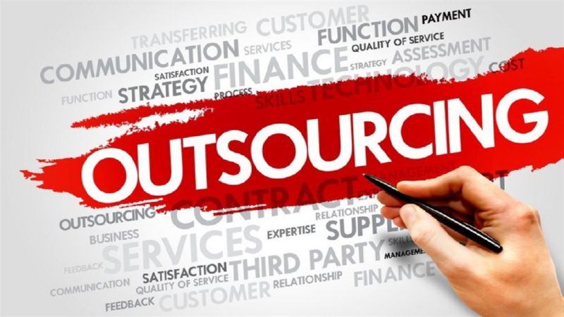 Outsourcing. Аутсорсинг бизнес-процессов. Что означает слово аутсорс. Аутсорсинг Эстетика. Аутсорсинг текст картинка.